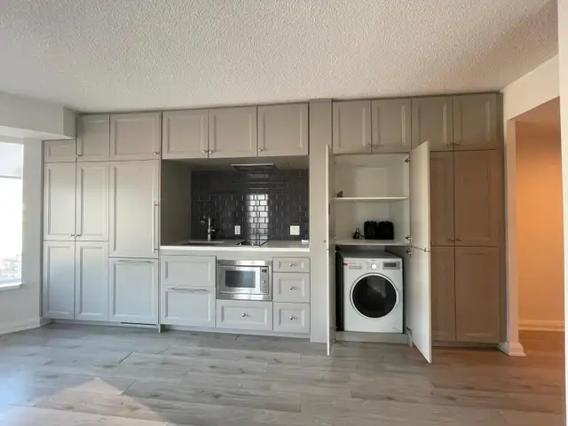 YORKVILLE PLAZA: 1 Bedroom Den Condo For Rent Downtown Toronto - Photo 4