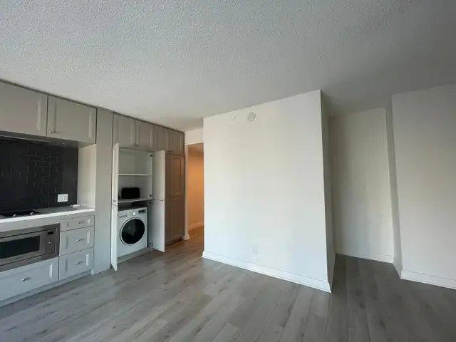 YORKVILLE PLAZA: 1 Bedroom Den Condo For Rent Downtown Toronto - Photo 6