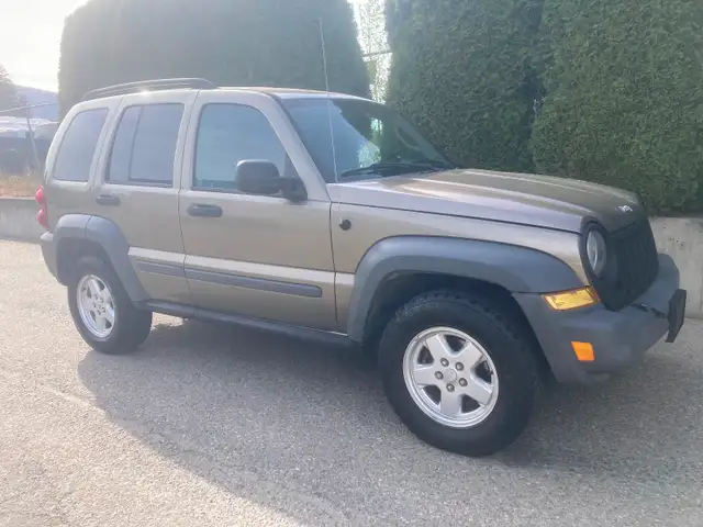 2005 Jeep Liberty 4X4 - Photo 2