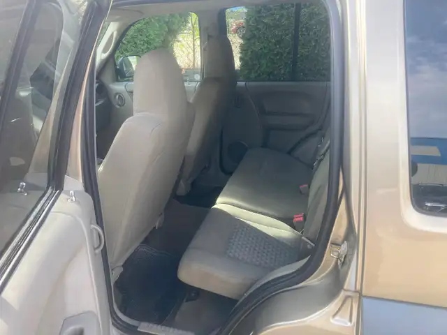 2005 Jeep Liberty 4X4 - Photo 5