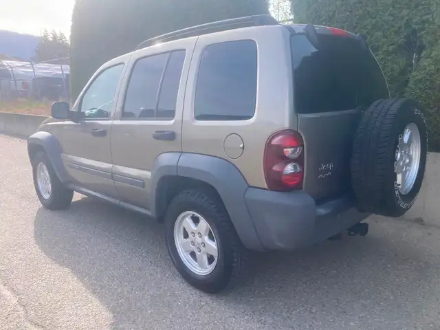 2005 Jeep Liberty 4X4 - Photo 6