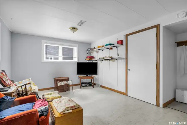 2 Bedroom 1 bathroom House in Queen Elizabeth - Photo 4