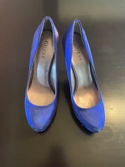 Gorgeous GUESS Stilleto pumps size 8