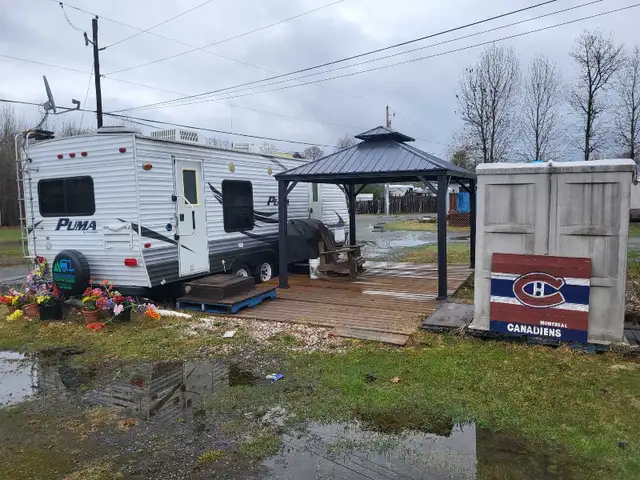 25ft Puma Travel Trailer - Photo 2