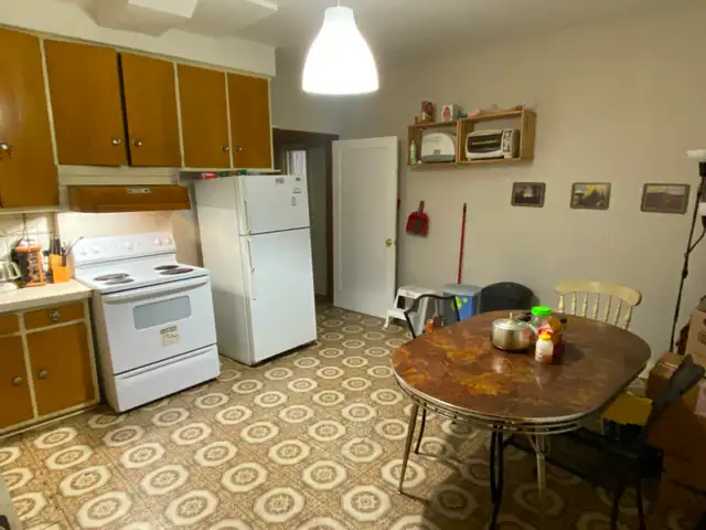 Large Renovated Room for rent near Kensington Market - Photo 6