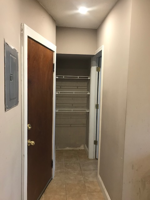 Renovate 2 Bedrooms apartment for rent in little Italy, Windsor - Photo 2