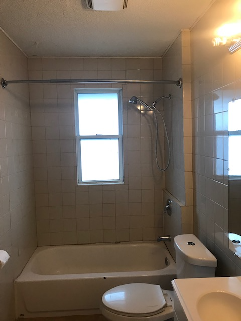 Renovate 2 Bedrooms apartment for rent in little Italy, Windsor - Photo 3