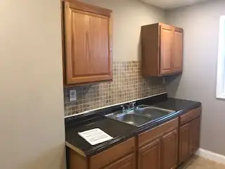 Renovate 2 Bedrooms apartment for rent in little Italy, Windsor - Photo 5