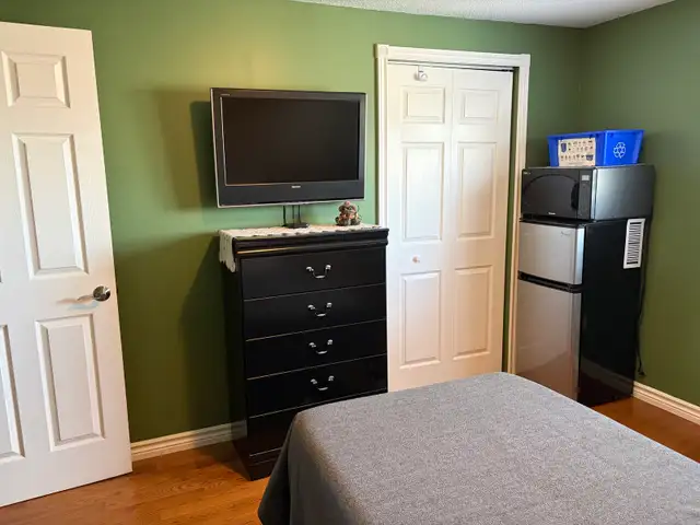 Room Available Immediately 5 Mins To Darlington OPG Plant - Photo 4