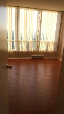For Rent 2 Bedrooms & Solarium near GO station - Photo 3