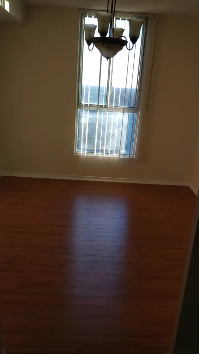 For Rent 2 Bedrooms & Solarium near GO station - Photo 5