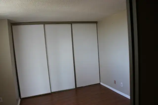 For Rent 2 Bedrooms & Solarium near GO station - Photo 6