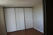 For Rent 2 Bedrooms & Solarium near GO station - Photo 6