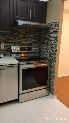 For Rent 2 Bedrooms & Solarium near GO station - Photo 9