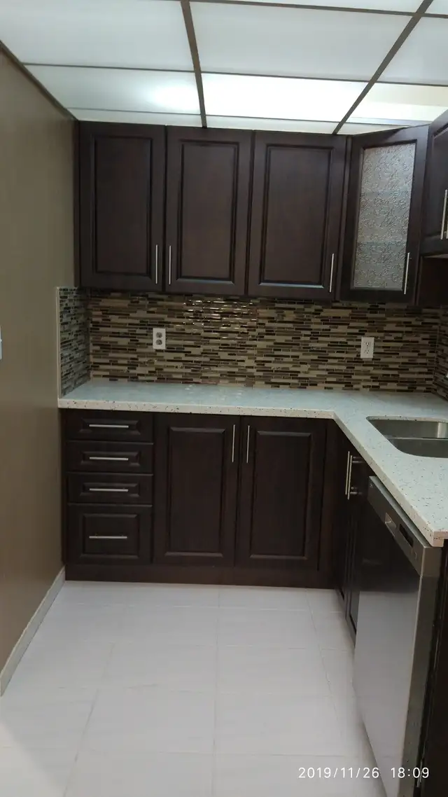 For Rent 2 Bedrooms & Solarium near GO station - Photo 10