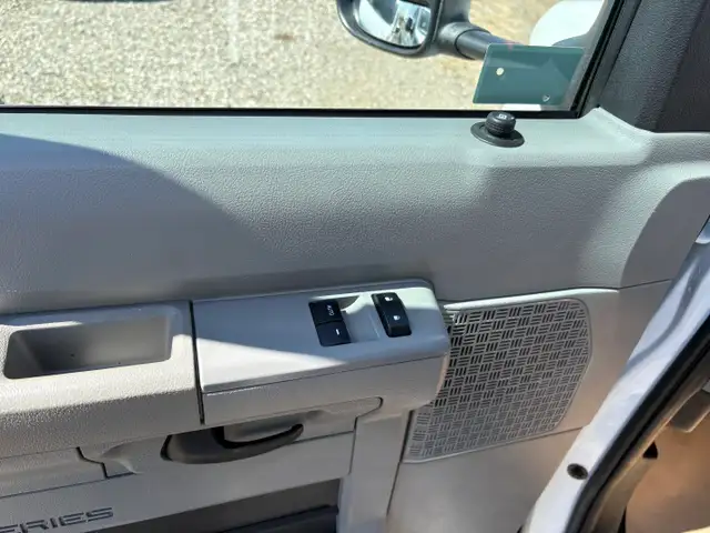 2024 Ford E-450 16' CUBE VAN RAMP MANDOOR 87K CAN LEAse! $AVE - Photo 8