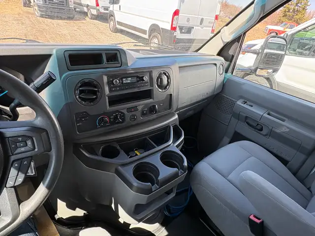 2024 Ford E-450 16' CUBE VAN RAMP MANDOOR 87K CAN LEAse! $AVE - Photo 12