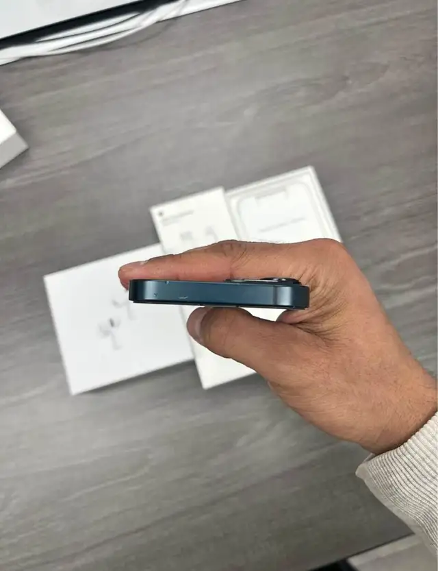 iPhone 13 mini 256gb Airpods/Charger/Delivery - Photo 2