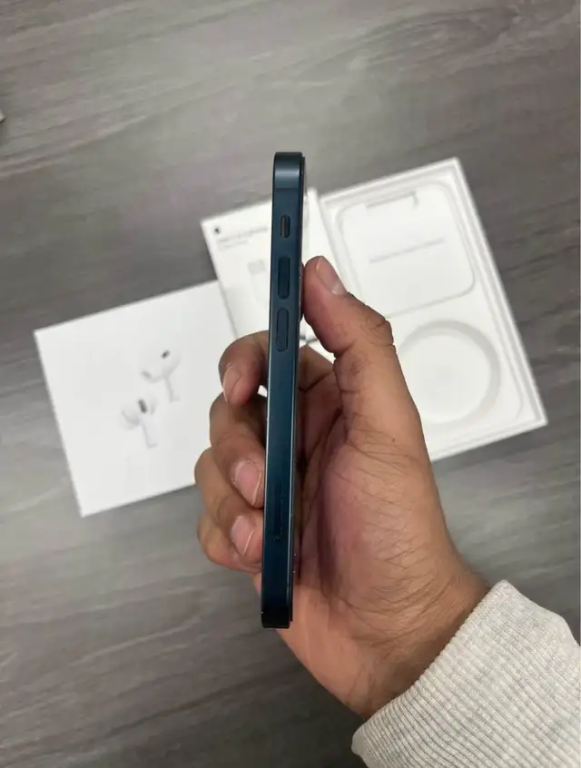 iPhone 13 mini 256gb Airpods/Charger/Delivery - Photo 3