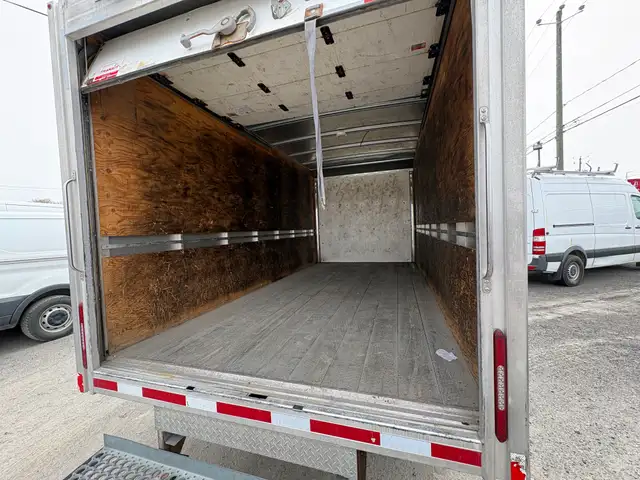 2018 Ford Transit Cutaway T350 à ce Boîte de 14 pi - Photo 11