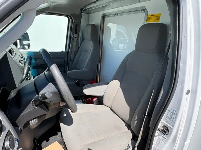 2023 Ford E-450 16' CUBE VAN 'POWER LIFT' CAN LEASE! - Photo 4