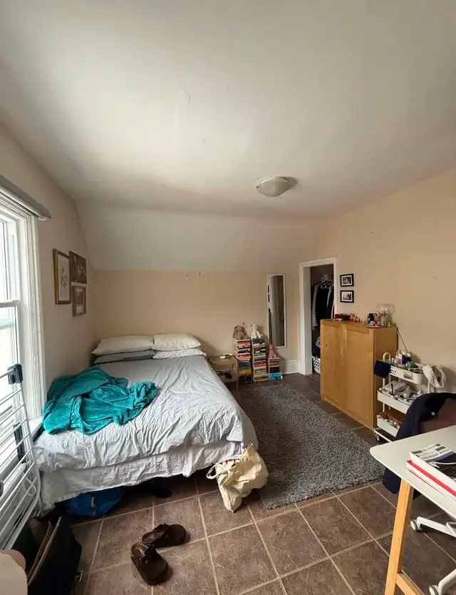 Queens Student Rental-Steps from Campus- MUST SEE PRICE! - Photo 9