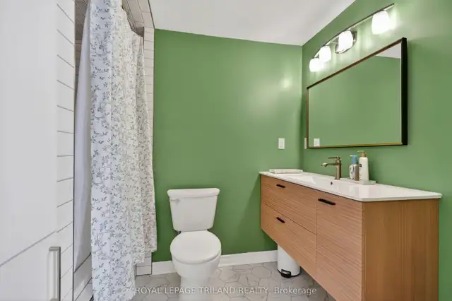 4 Bedroom 2 Bath Entire House For Rent in London Ontario - Photo 8