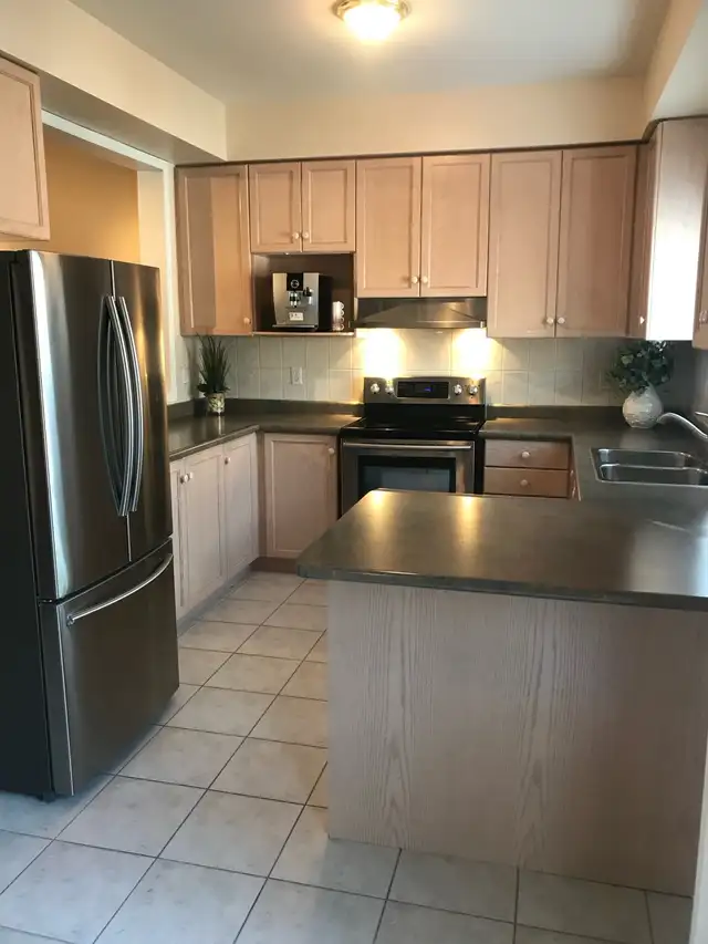 Beautiful Furnished Room for Rent – Female Only | Whitby - Photo 9