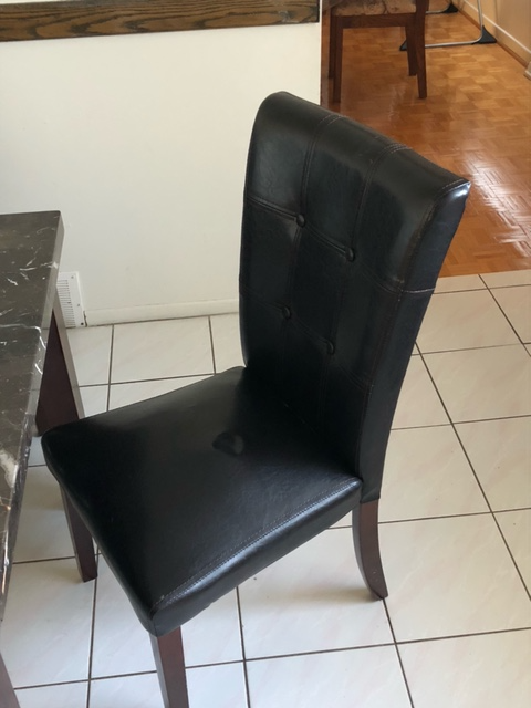 Table et 5 chaises | Dining Set with table and 5 Chairs - Photo 4