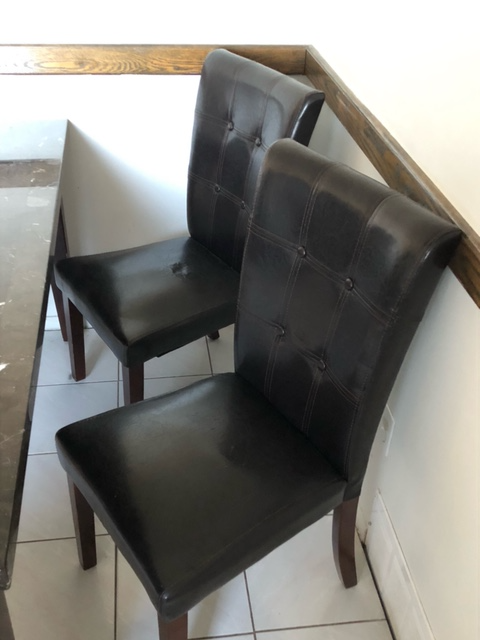 Table et 5 chaises | Dining Set with table and 5 Chairs - Photo 5