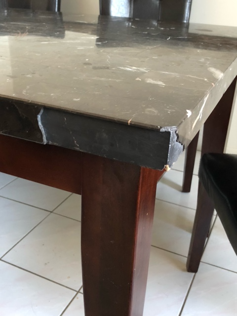 Table et 5 chaises | Dining Set with table and 5 Chairs - Photo 6