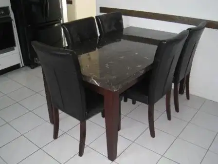 Table et 5 chaises | Dining Set with table and 5 Chairs - Photo 7