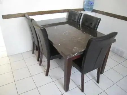 Table et 5 chaises | Dining Set with table and 5 Chairs - Photo 8