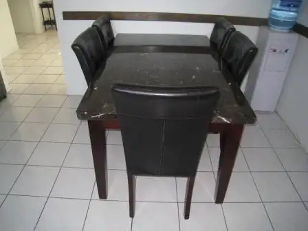 Table et 5 chaises | Dining Set with table and 5 Chairs - Photo 9