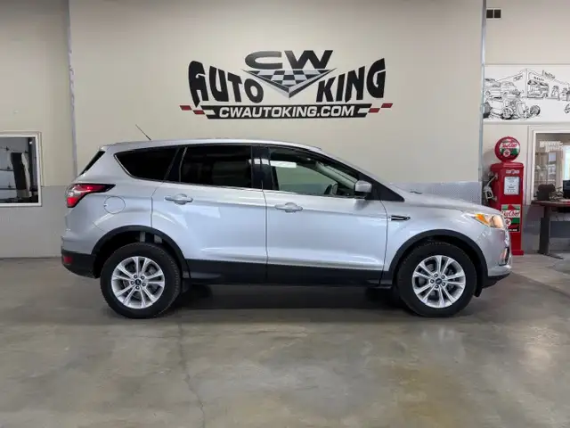 2017 Ford Escape SE / Front Wheel Drive / Heated Seating / r Cam
