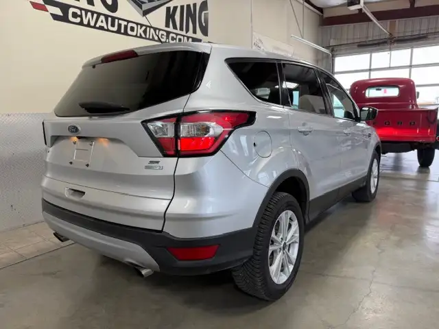 2017 Ford Escape SE / Front Wheel Drive / Heated Seating / r Cam - Photo 3