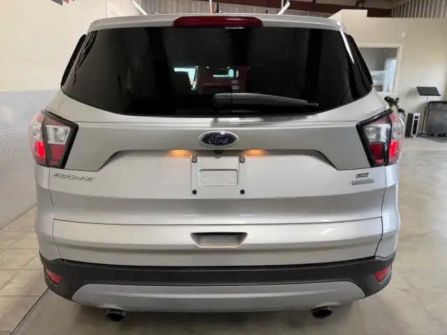 2017 Ford Escape SE / Front Wheel Drive / Heated Seating / r Cam - Photo 4