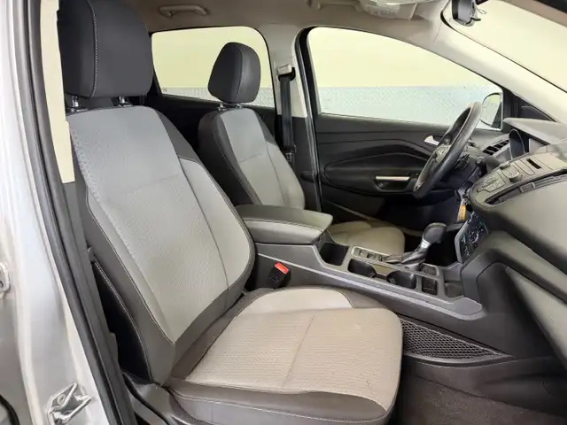 2017 Ford Escape SE / Front Wheel Drive / Heated Seating / r Cam - Photo 6