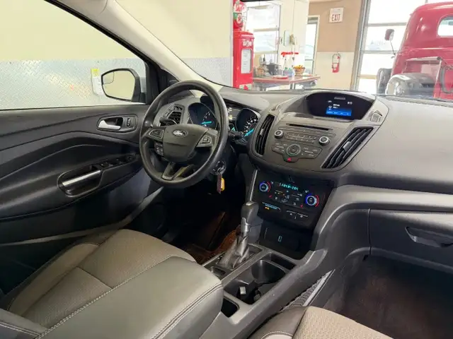 2017 Ford Escape SE / Front Wheel Drive / Heated Seating / r Cam - Photo 7