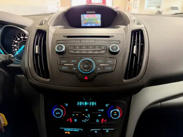 2017 Ford Escape SE / Front Wheel Drive / Heated Seating / r Cam - Photo 12