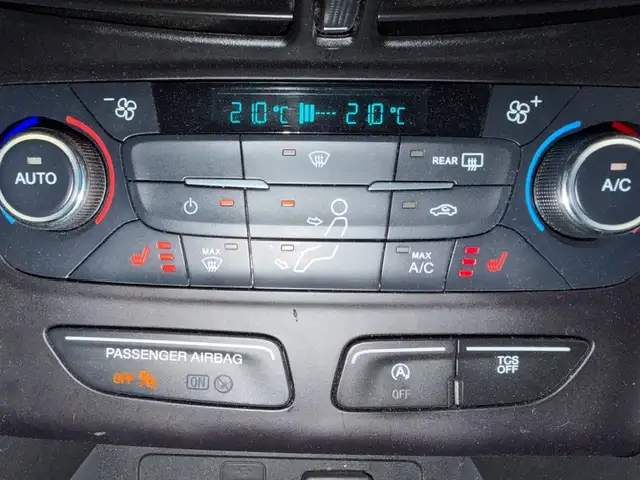 2017 Ford Escape SE / Front Wheel Drive / Heated Seating / r Cam - Photo 13