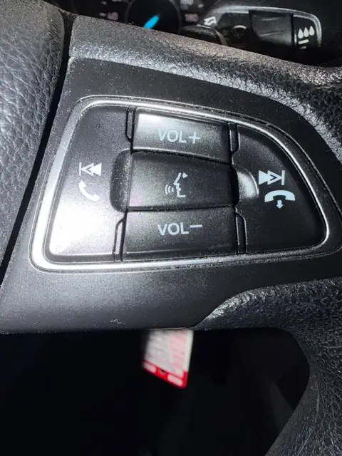 2017 Ford Escape SE / Front Wheel Drive / Heated Seating / r Cam - Photo 16