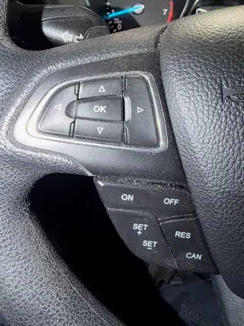 2017 Ford Escape SE / Front Wheel Drive / Heated Seating / r Cam - Photo 17