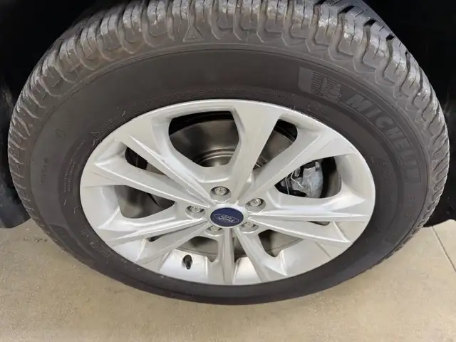 2017 Ford Escape SE / Front Wheel Drive / Heated Seating / r Cam - Photo 19