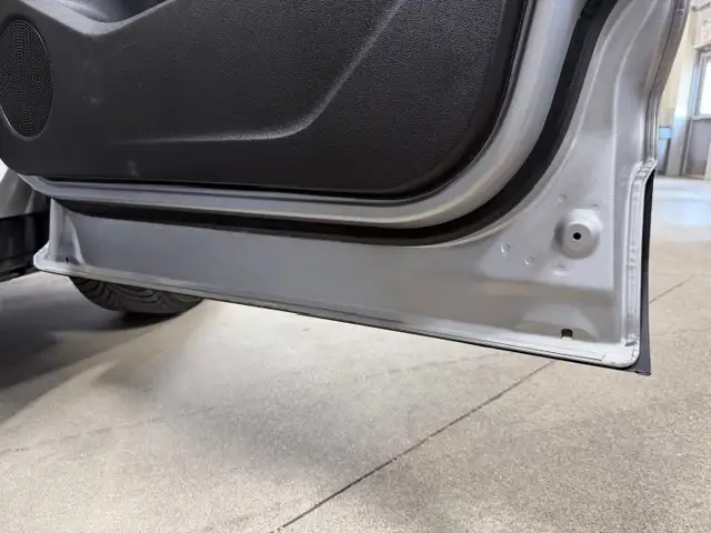 2017 Ford Escape SE / Front Wheel Drive / Heated Seating / r Cam - Photo 21