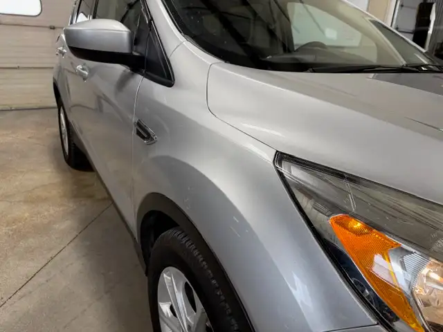 2017 Ford Escape SE / Front Wheel Drive / Heated Seating / r Cam - Photo 24