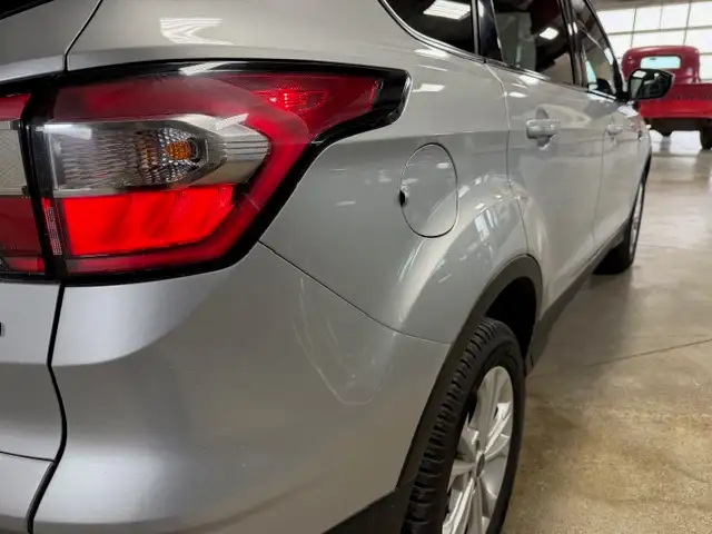 2017 Ford Escape SE / Front Wheel Drive / Heated Seating / r Cam - Photo 25