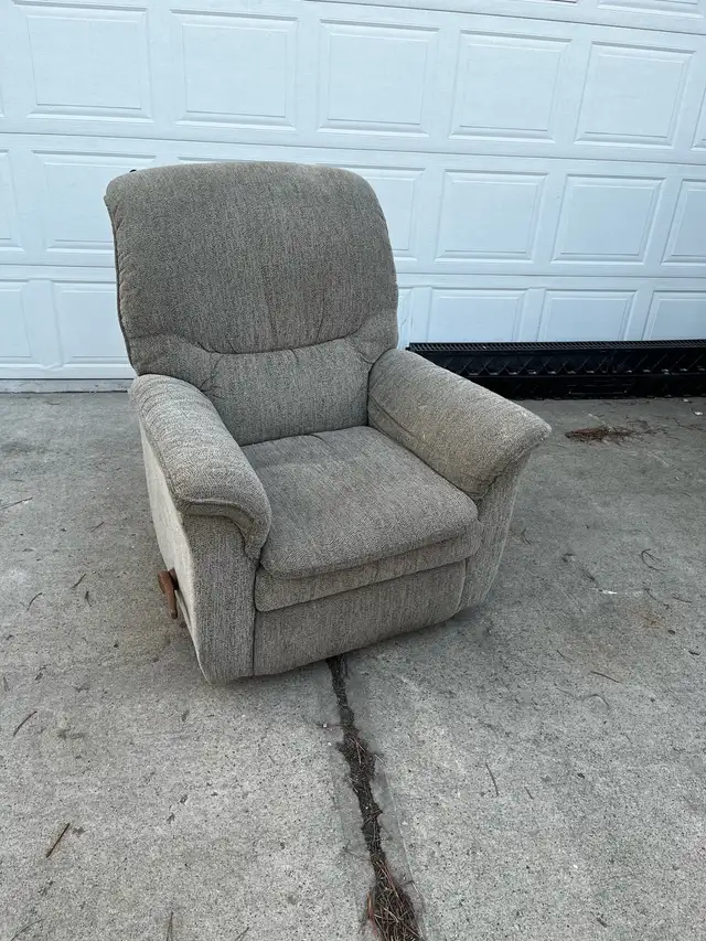 recliner in good shape