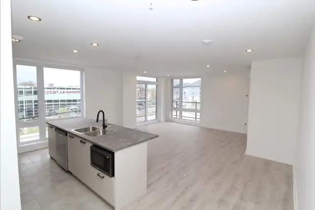 Très  Grand  Condo 5 1/2  à louer