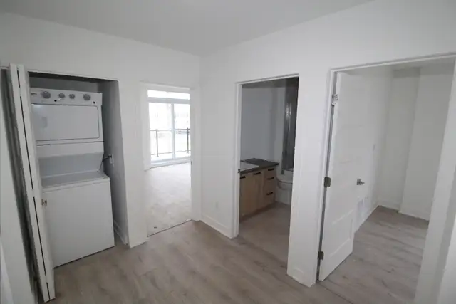 Très  Grand  Condo 5 1/2  à louer - Photo 3